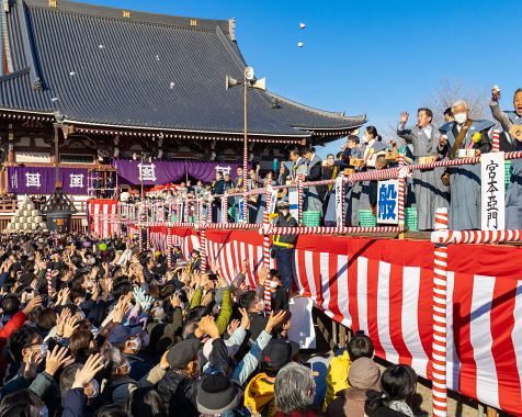 Mamemaki_at_Ikegami_Honmonji_Temple